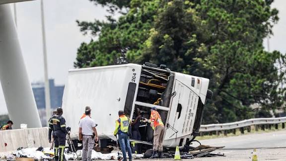 Afrique du Sud : Trois morts et 71 blessés dans un accident d'autocar à Bloemfontein